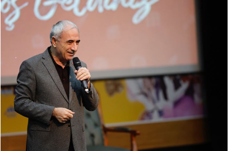 Sevilen Şair Nurullah Genç Sultangazililerle Buluştu