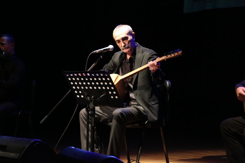 Bağlama ustası Cengiz Özkan’dan muhteşem konser