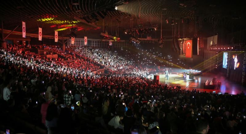 50 BİNE YAKIN GENÇLE KÜÇÜKÇEKMECE’DE FESTİVAL COŞKUSU: YKB, GENÇLERİN VE MÜZİĞİN ENERJİSİYLE DOLDU, TAŞTI