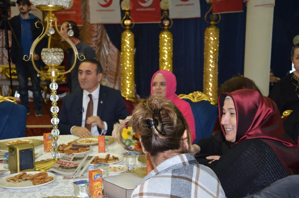 BEYLİKDÜZÜ KURUCU BELEDİYE BAŞKANI VE YENİDEN REFAH BAŞKAN ADAYI VEHBİ ORAKÇI